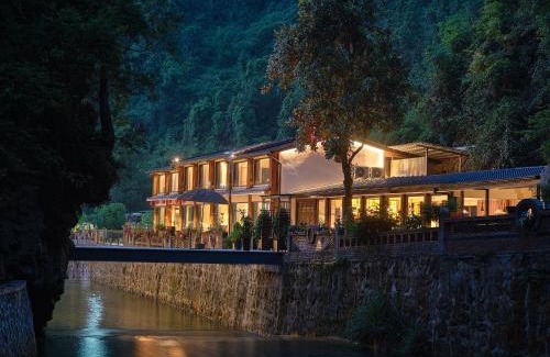 Wulingyuan Bed & Breakfast | Zhangjiajie Zen Resort-Free Shuttle Service to East Gate of forest park,Secret Hiking Route, River Tracing,Mini Forest Park,Toursim Service& Affordable Luxury