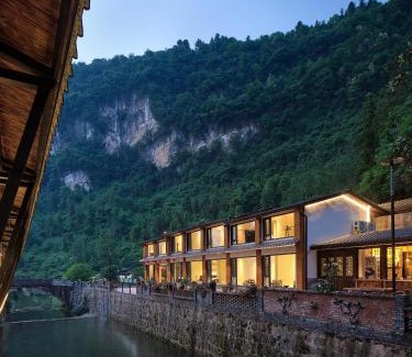 Wulingyuan Bed & Breakfast | Zhangjiajie Zen Resort-Free Shuttle Service to East Gate of forest park,Secret Hiking Route, River Tracing,Mini Forest Park,Toursim Service& Affordable Luxury