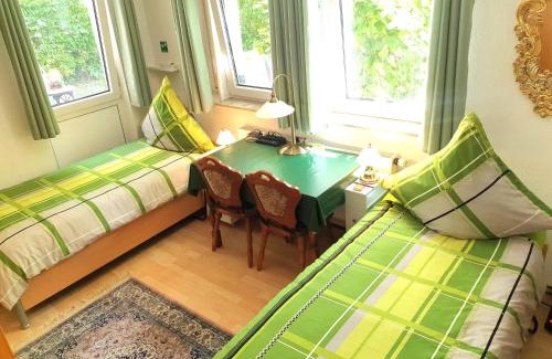 Reutlingen Apartment | Zimmer Hohbuch mit Achalmblick
