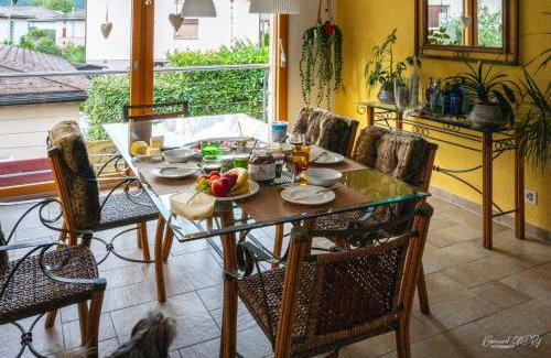 Mollis Bed & Breakfast | Zimmer mit eigenem Badezimmer