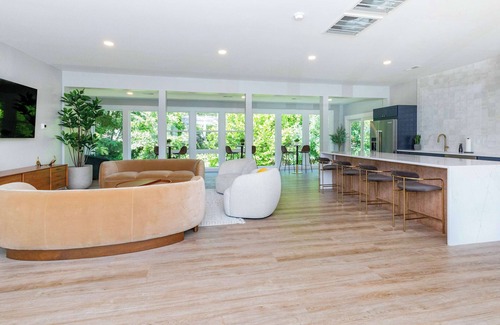 Valley Creek Run Apartment | Zinnia- Deluxe Double Queen Studio at The Dogwood