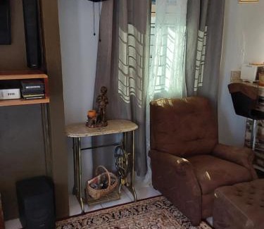 Bridgeport Apartment | Zipcode Hideaway Guesthouse