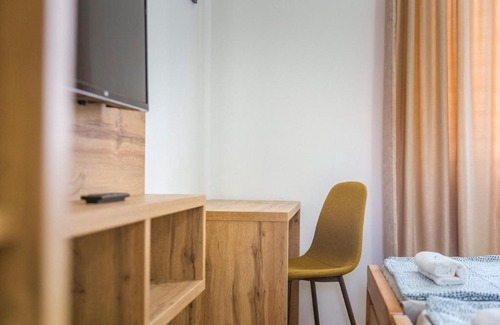 Pirot Apartment | Zoe Pirot