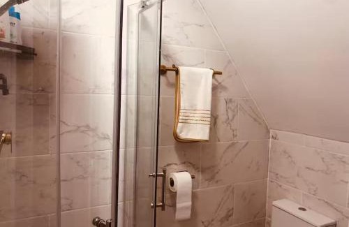 Kennington House | Zone1 House Sleeps 8 - 2 Mins to Station - Pets Ok