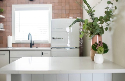 Westside House | Zuma Suite | Walk to King Street Shops!