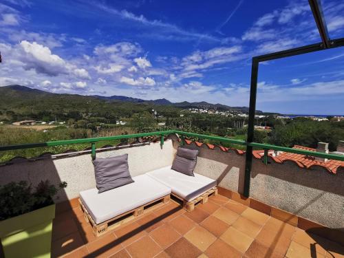 Ático con vistas panorámicas de Llançà y piscina - ES-89-111