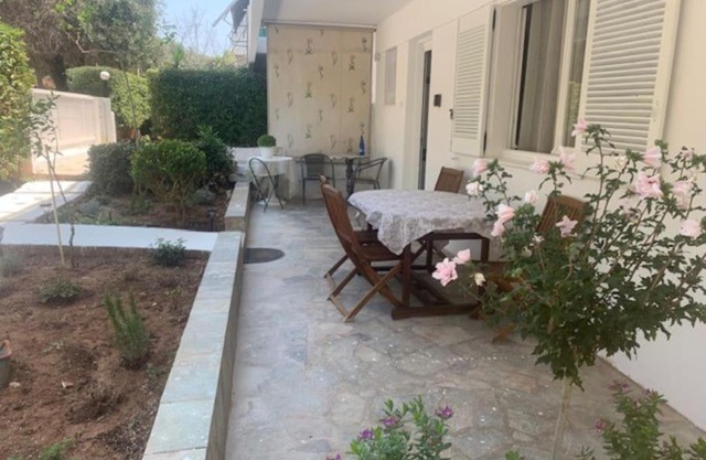 Παραθαλάσσιο στούντιο με κήπο