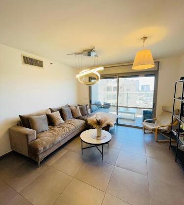 סאבלט בקומה גבוהה עם נוף מטריף לים בעיר נתניה