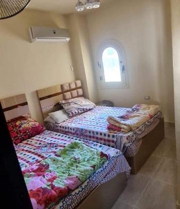 شاليه علي البحر وحمام السباحه