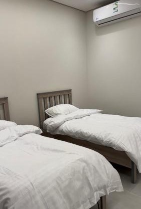 غرفة نوم بسريرين مفرده