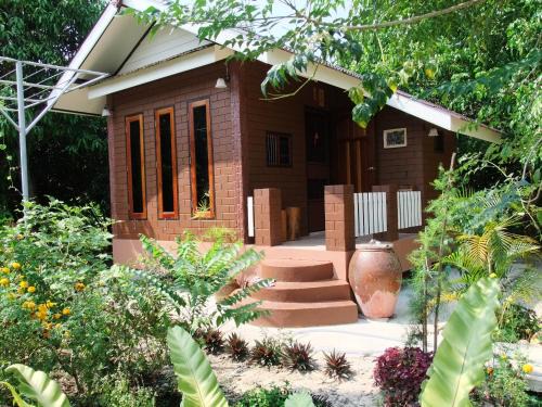 บ้านสวนบรรจงอักษร Bansuan Banjong Akkson