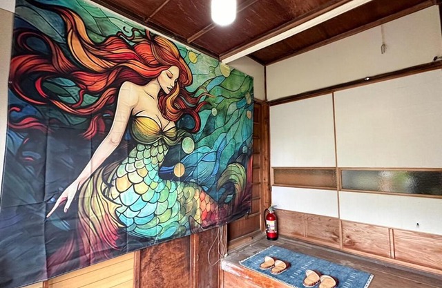 窓際から海と鉄道が見える宿 サウナ プロジェクター カラオケ完備 トリックマーメイド