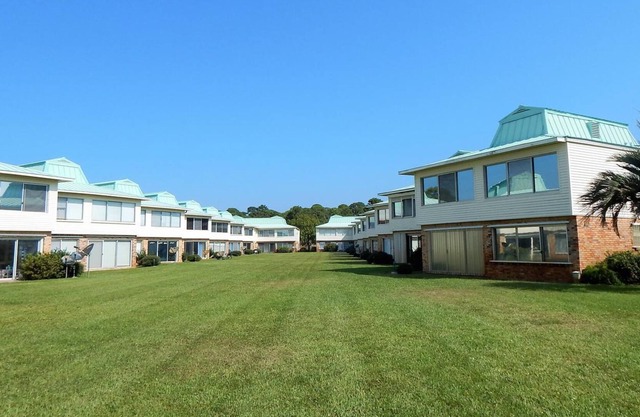 009 Surf Club B4 by ACP