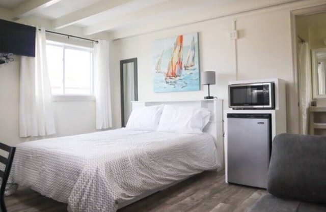 07. Charming one-bedroom resort with pool