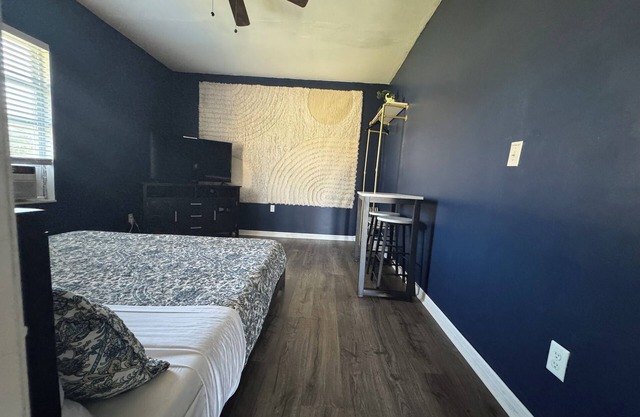 1-2 miles from St George and St Augustine