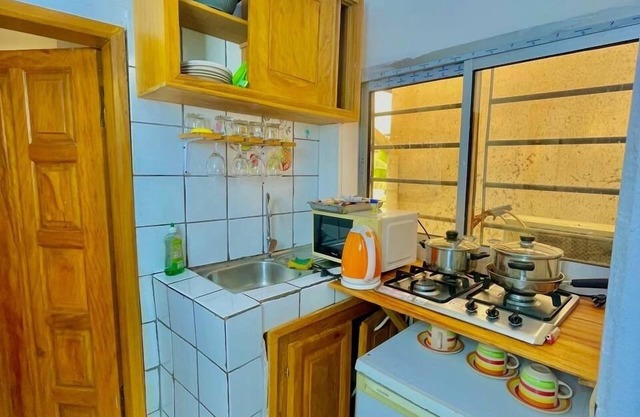 1 Bed Studio Sleeps 2 - Canal View, Wifi, Parking