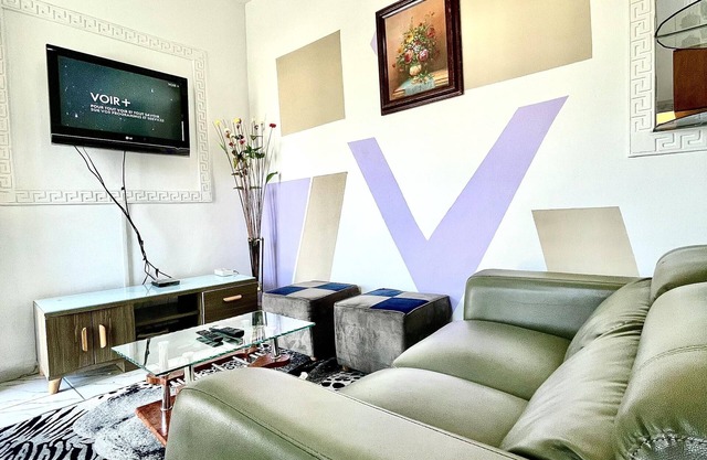 1 Bed Studio Sleeps 2 - Secure Parking, Central