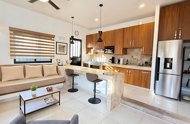 1 Bedroom Guest House - Walk To Everything -Patio -Gym -Pickleball Court - Bikes