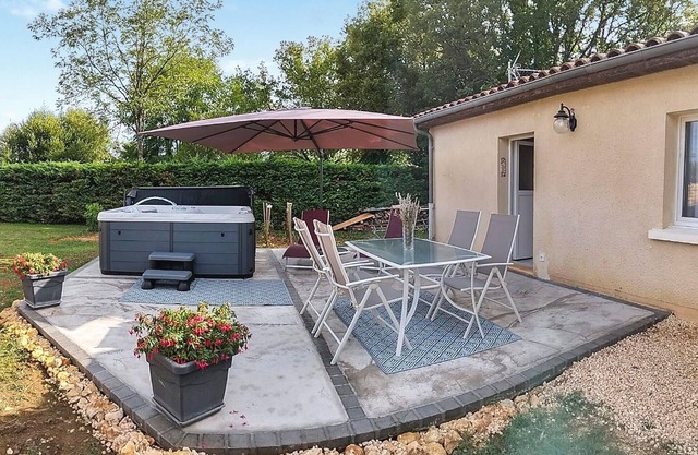 1 bedroom awesome home in Saint-Martial-De-Nabir