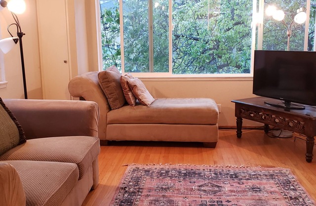 1-bedroom apartment just 11 minutes to San Francisco Bay