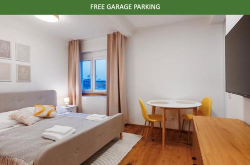 1 bedroom apartment with terrace and FREE parking near metro