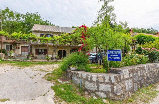 1 bedroom awesome apartment in Svinisce