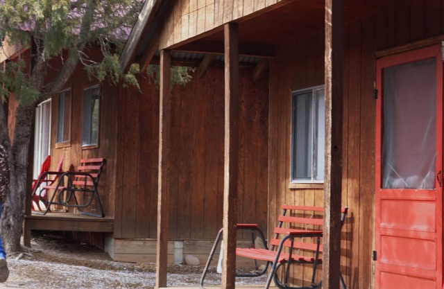 1 Bedroom Cabin w/views El Vado!