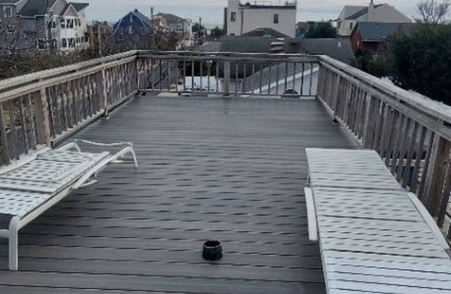 1 Bedroom Deck Apartment Private Beach
