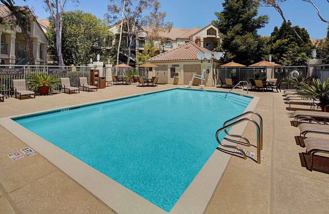 1 Bedroom King Suite at Hyatt House Belmont/Redwood Shores, Outdoor Pool