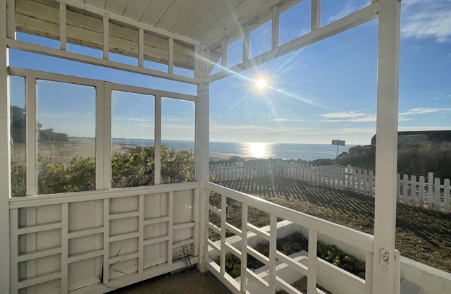 1 Bedroom Private vacation home in Ars-en-RÃ©