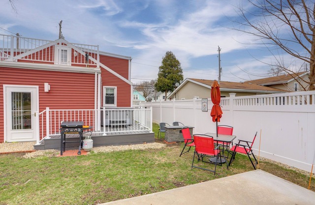 1 Block to Beach: Home w/Hot Tub in Port Clinton!