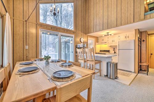 1 Block to Lake Poconos Getaway with Fire Pit!