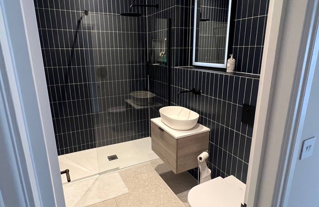 1 BR Flat opposite Richmond Tube Station 2 beds