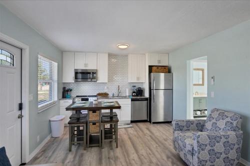 1 BR, Heated POOL, 1 Mile direct gulf access, GREAT Location, Dockage , Apt C