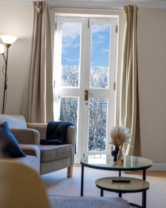 1 Double Room in Shared apartment in Central Edinburgh with free parking