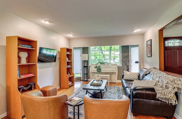 1 Mi to Campus: Princeton Home w/Furnished Deck