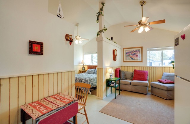 < 1 Mi to Horse Boarding: Cozy Yarnell Hideaway!