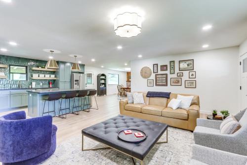 1 Mi to University of Arkansas Home with Large Yard