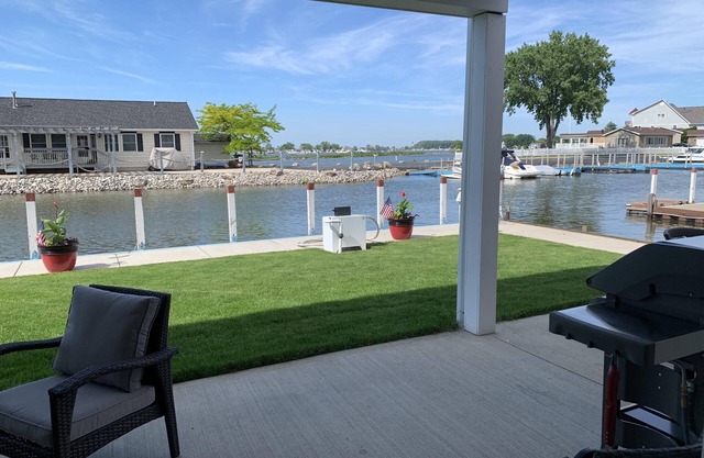 1 of 4 Waterfront Rental Units - Clean, Safe & Small Complex Sleeps 8-32
