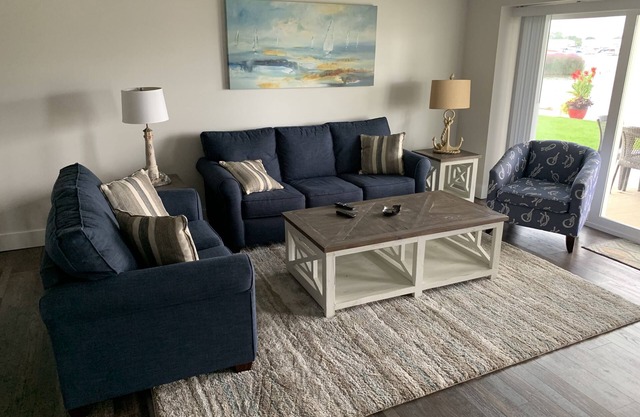 1 of 4 Waterfront Rental Units - Clean, Safe & Small Complex Sleeps 8-32