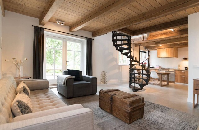 1. Stylish Fully Equipped Family Home with Big Garden