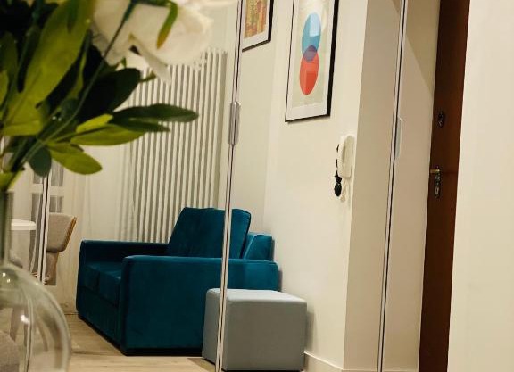 1 syp, Kawa Vertuo, kosmetyki Ada, 3 min Metro Wilenska, by VisitWarsaw Apartments