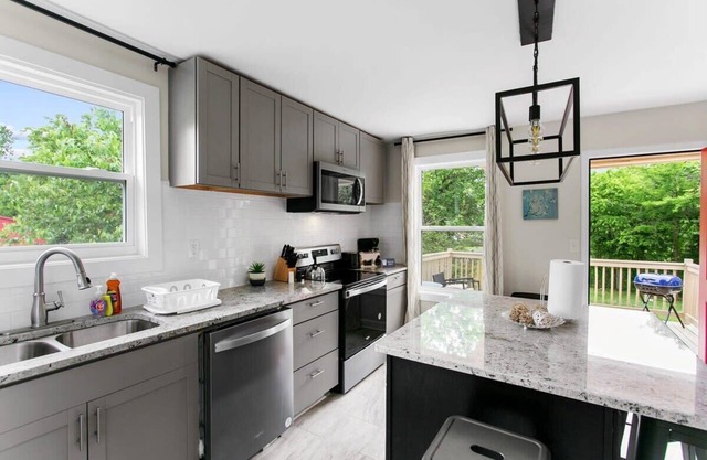 10 Min to Downtown-Modern in Magic City-Both Units