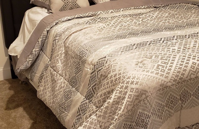 10 mins from APG and close to shopping centers and restaurants