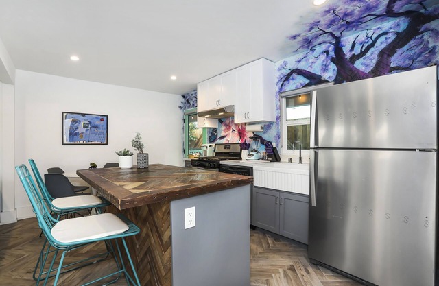 10 mins from So Fi Stadium, Wi-Fi, bbq area, patios, Safety, views, parking