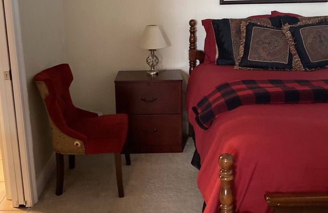 10 minutes to downtown French Quarters in New Orleans, LA