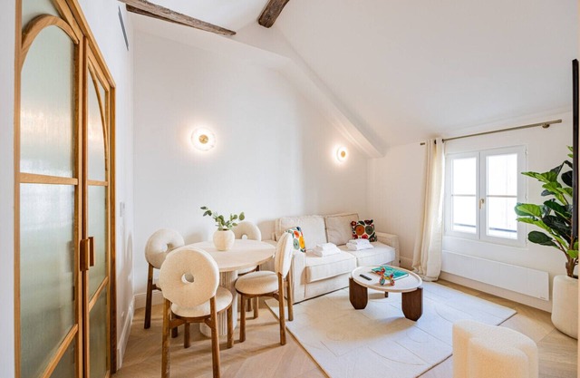 10 New suite 4 persons- Saint Germain Notre-Dame