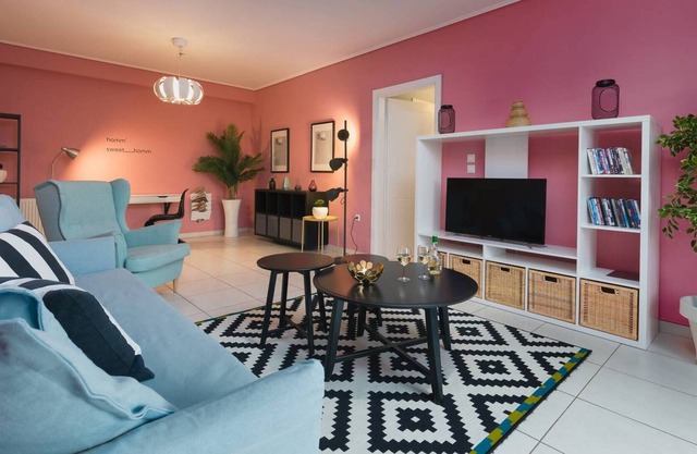 100m² Band New Apartment right on Metro Square-3rd