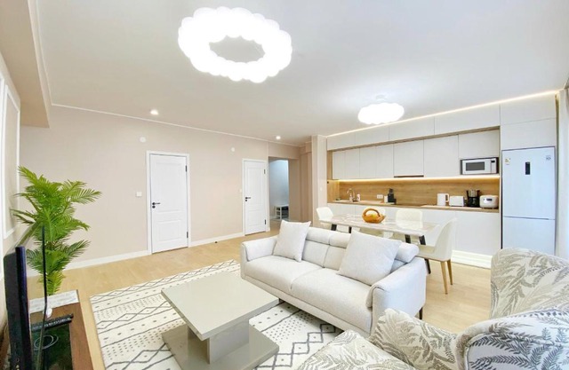 105m2 Central 3 BR new apartment w airport pickup