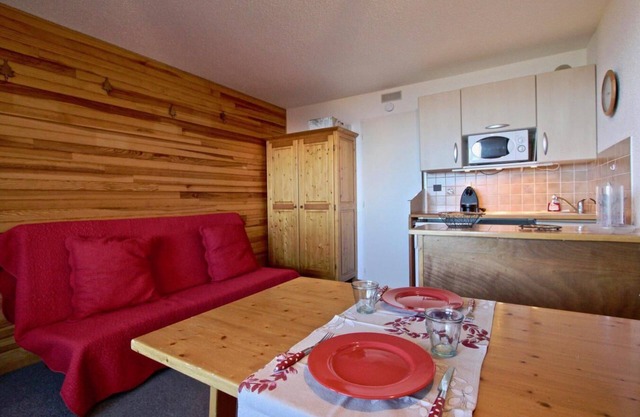 10th floor, balcony, parking, tv, ski locker, 21m², Chamrousse